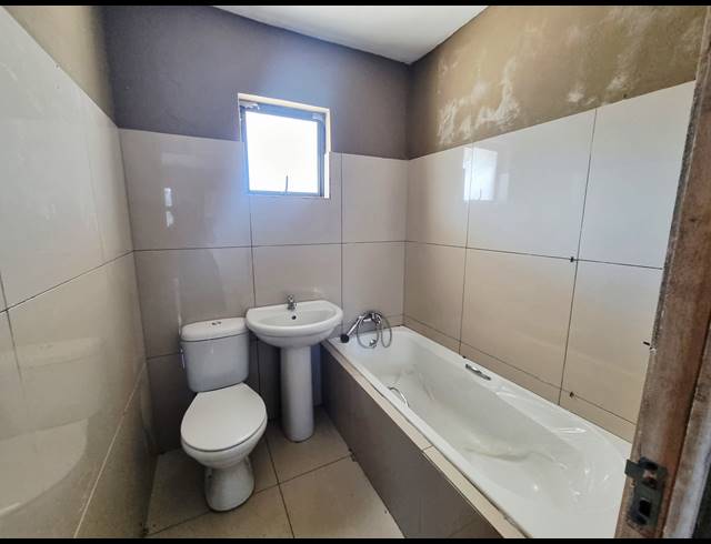 1 BEDROOM HOUSE TO LET IN NGWELEZANA